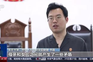 训练中的宽师欢脱得像18小伙儿，再踢两年好好给前场喂饼？